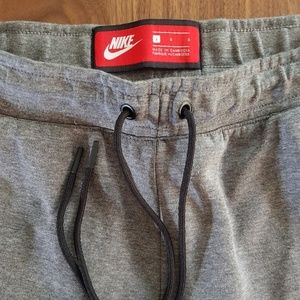 NIKE Sportswear Tech Fleece